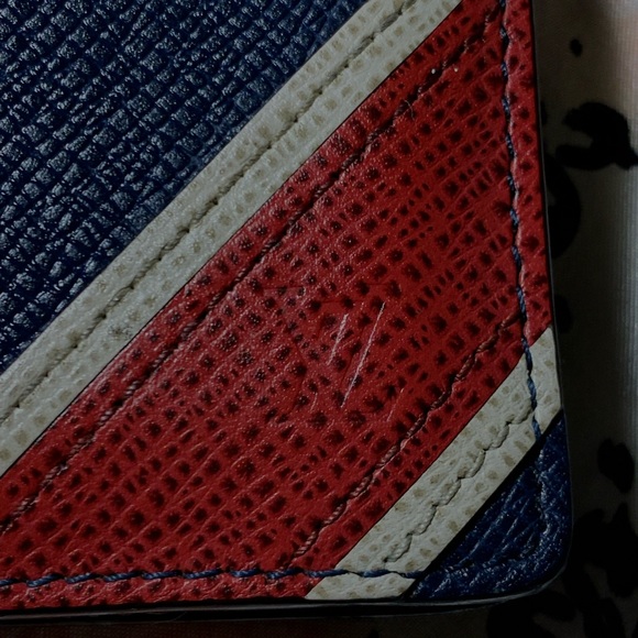 Louis Vuitton mens pocket holder - Picture 5 of 6